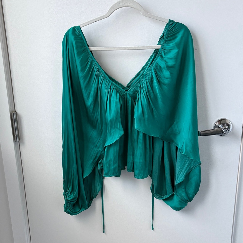 WORN ONCE - Winged, double V top